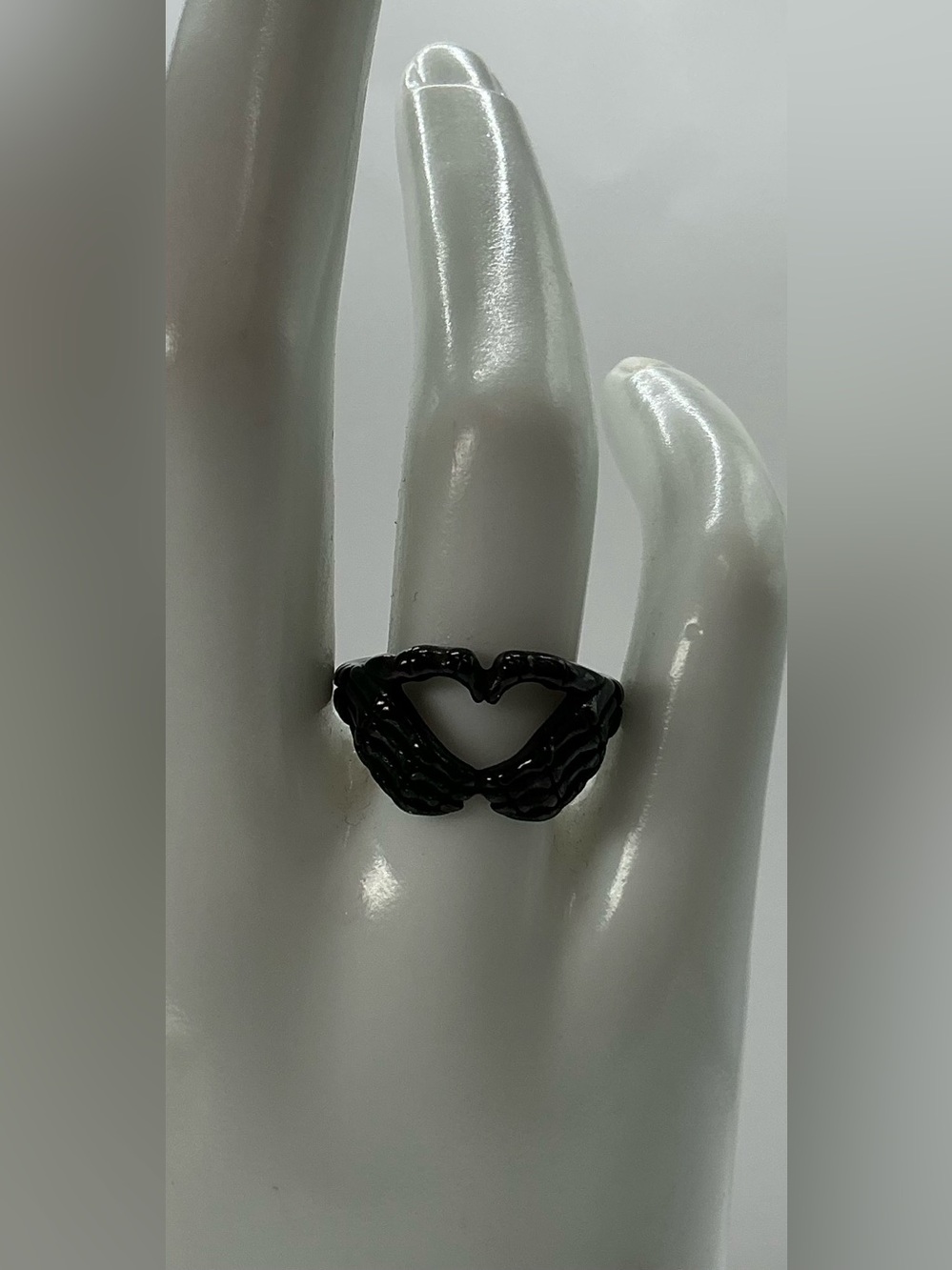 BLACK HEART SKELETON HANDS RING YOUR CHOICE SIZE 7 OR 8 NWOT